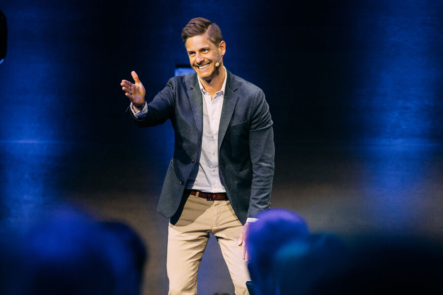 Keynote speaker Amsterdam:  Florian Ilgen motivates the audience