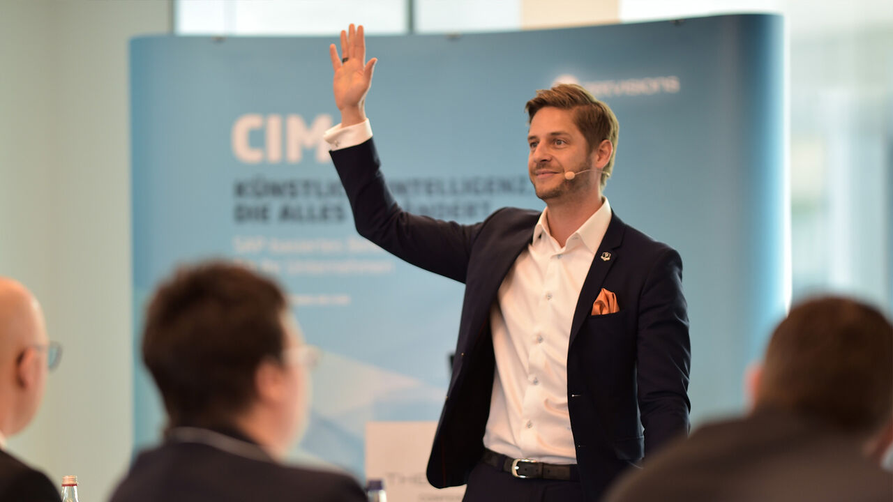 Keynote Speaker Biel Bienne Florian Ilgen auf Tagung