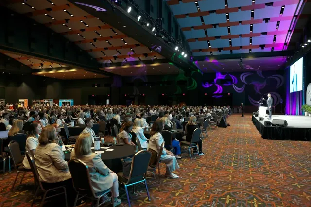 Wide view across a conference audience during Florian Ilgen's keynote in Dubai