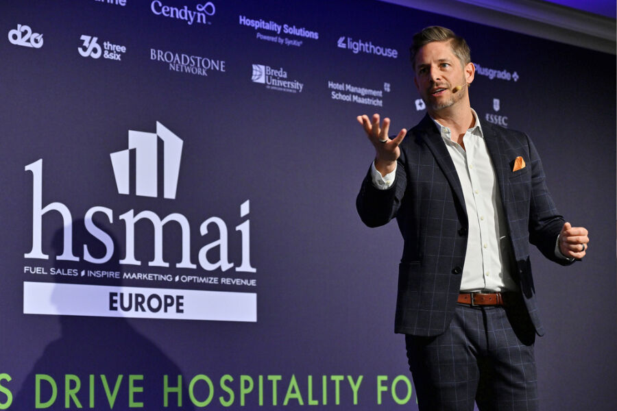 No1 1 Keynote Speaker in London: Dr. Florian Ilgen on Stage for HSMAI Europe in the Park Lane Hotel