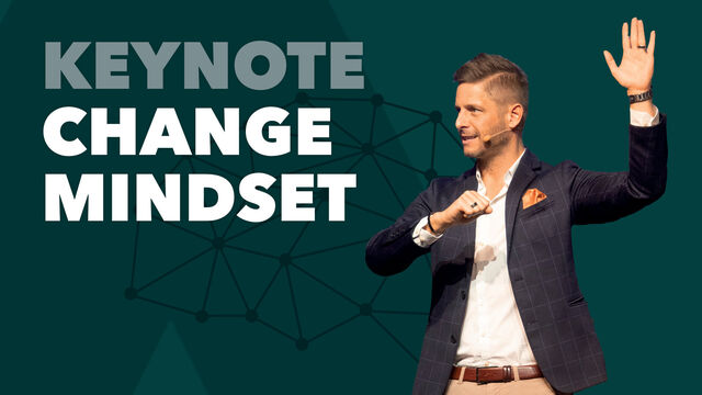 The Change Mindset talk, delivered by a keynote speaker for a Panama City audience