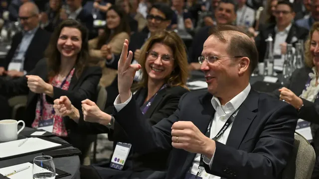 Dr. Florian Ilgen, CSP invites delegates into an interactive exercise during his keynote